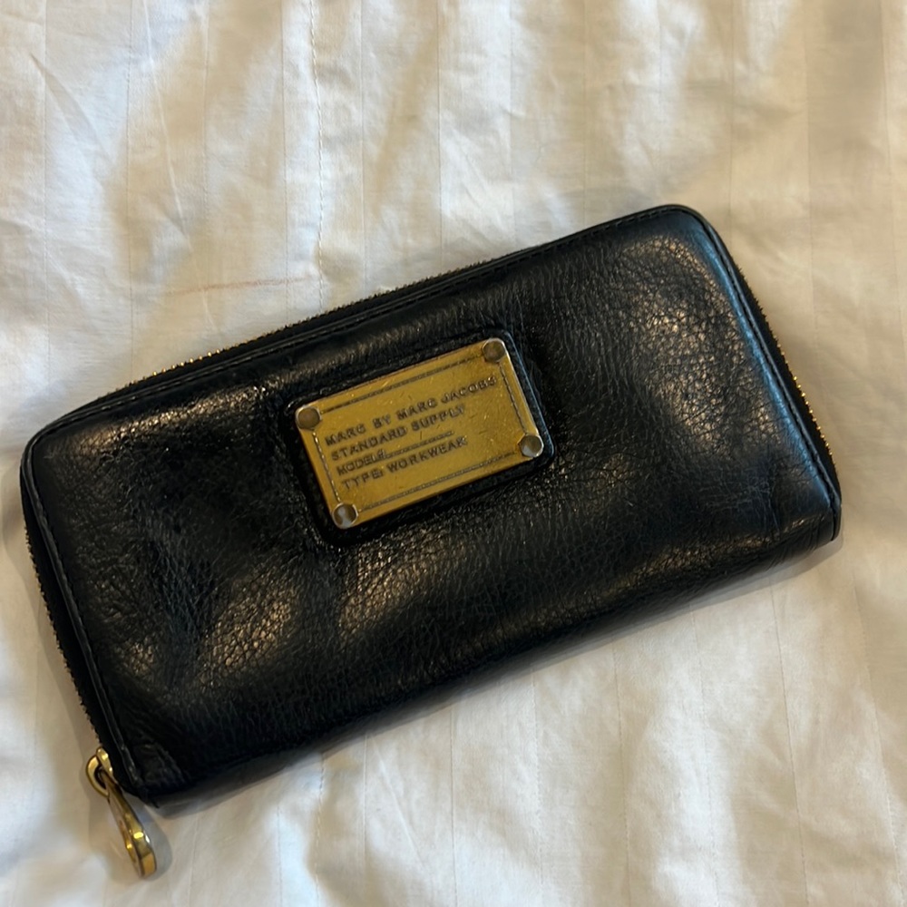 Marc Jacobs zip wallet